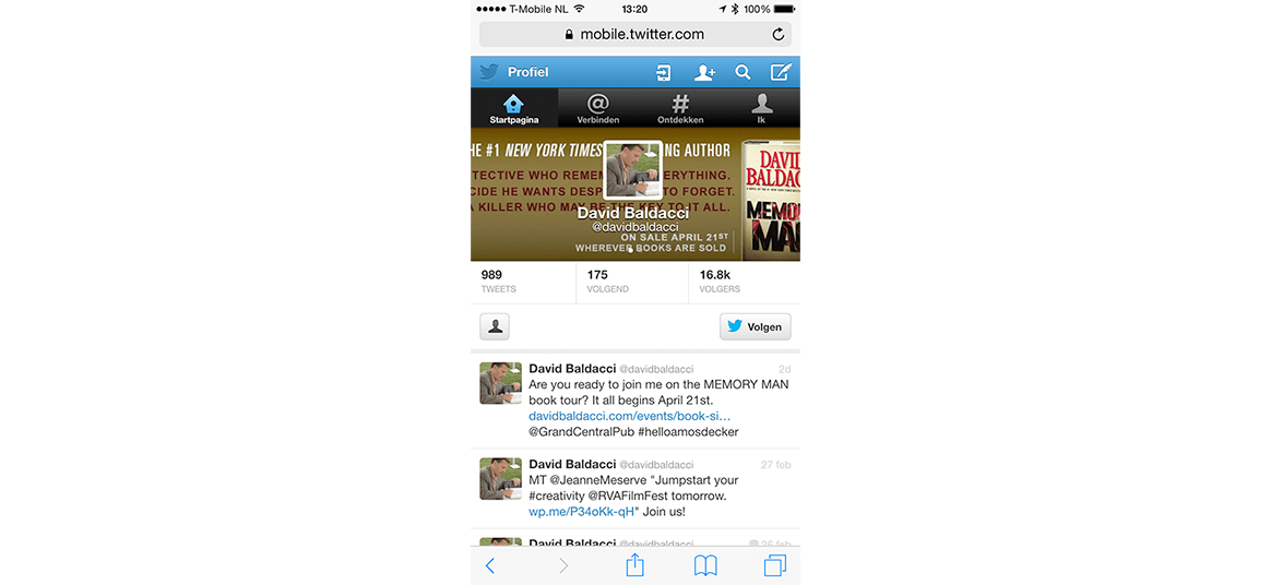 Het Twitter-profiel van David Baldacci op een mobiele telefoon